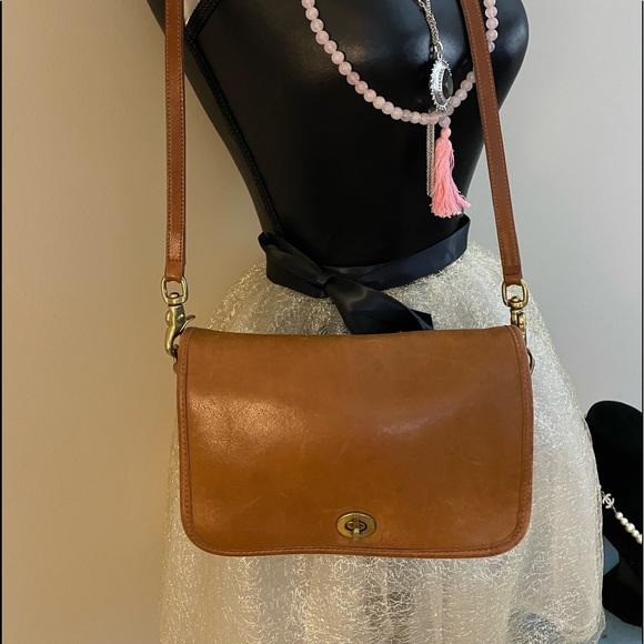 Coach Handbags - VINTAGE COACH POCKET PURSE